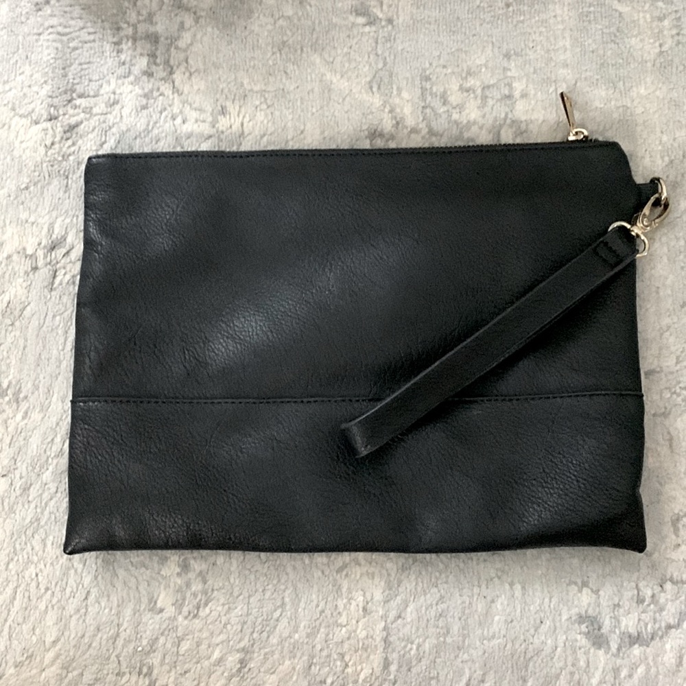 FOREVER21 FAUX LEATHER FLAT CLUTCH BAG